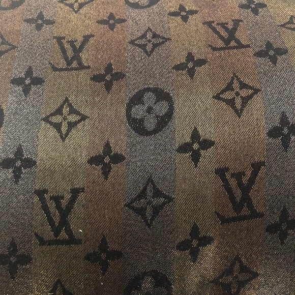 Louis Vuitton monogram shine shawl/wrap - Picture 7 of 7